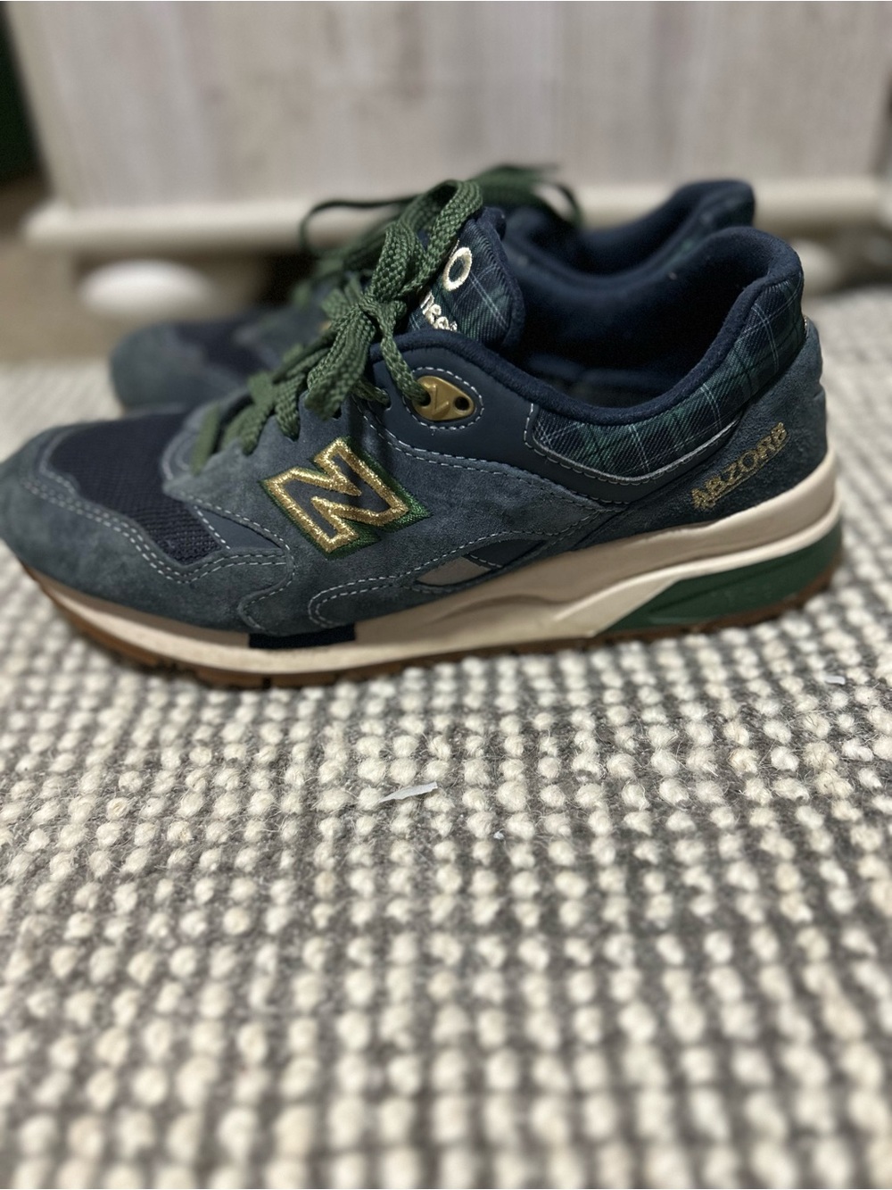New Balance Women's 1600 'Tartan' Sneakers Size 8
